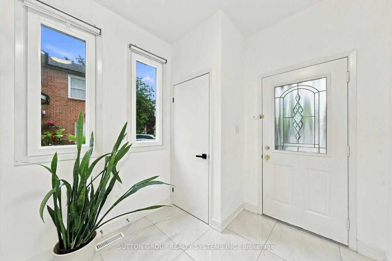 2250, Munn's, 1015 - RO River Oaks, Oakville