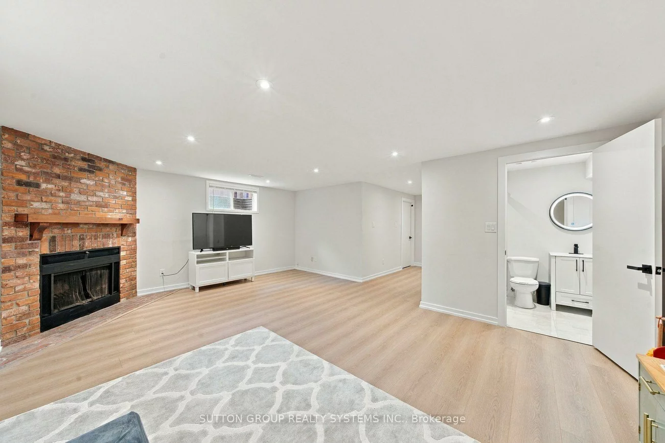 2250, Munn's, 1015 - RO River Oaks, Oakville