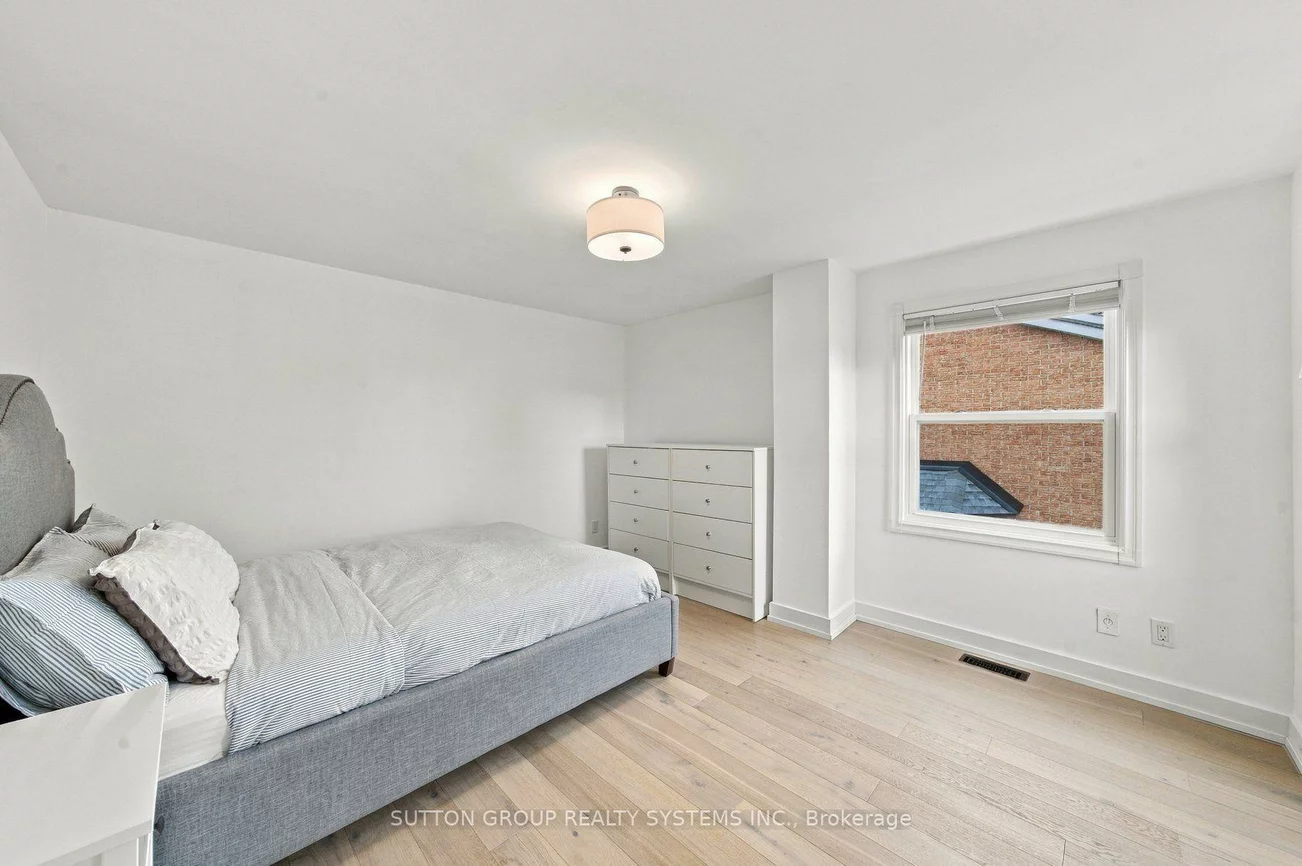 2250, Munn's, 1015 - RO River Oaks, Oakville