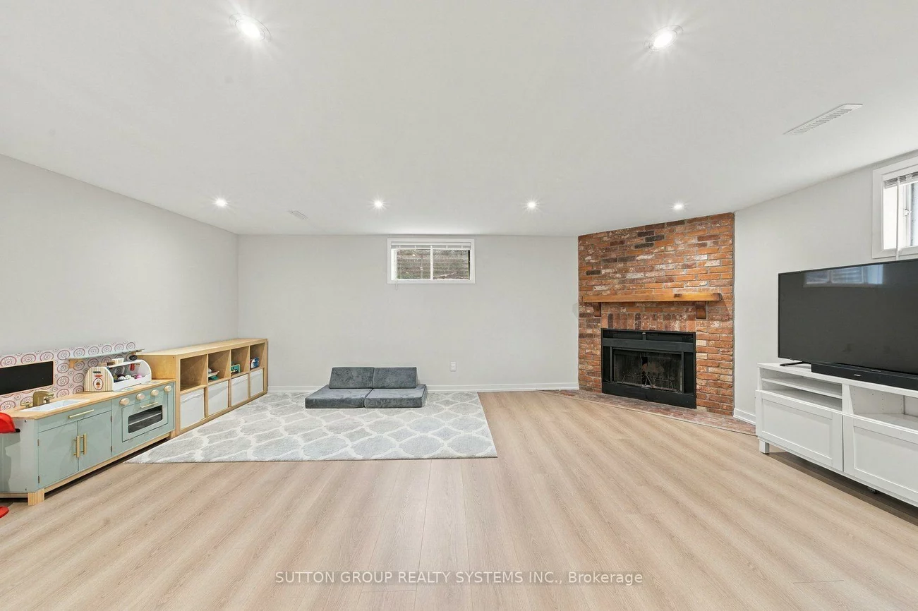 2250, Munn's, 1015 - RO River Oaks, Oakville