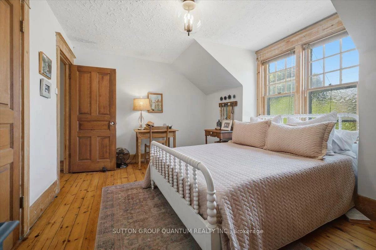 137, Chisholm, 1002 - CO Central, Oakville