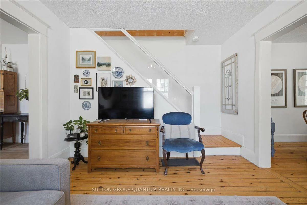 137, Chisholm, 1002 - CO Central, Oakville