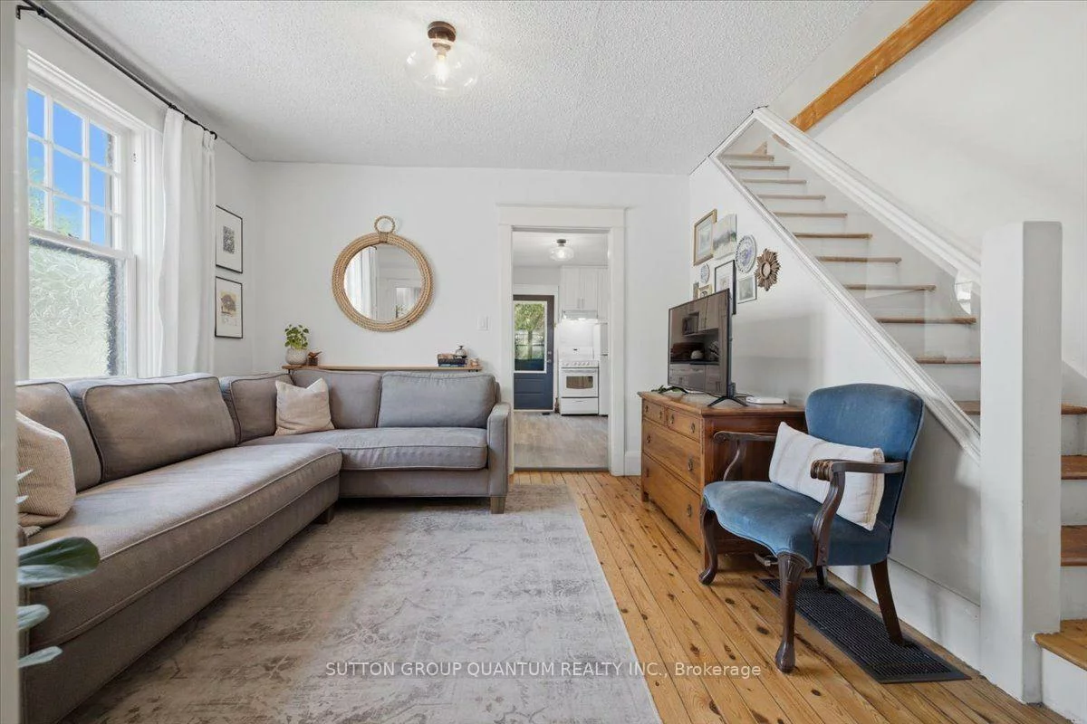 137, Chisholm, 1002 - CO Central, Oakville
