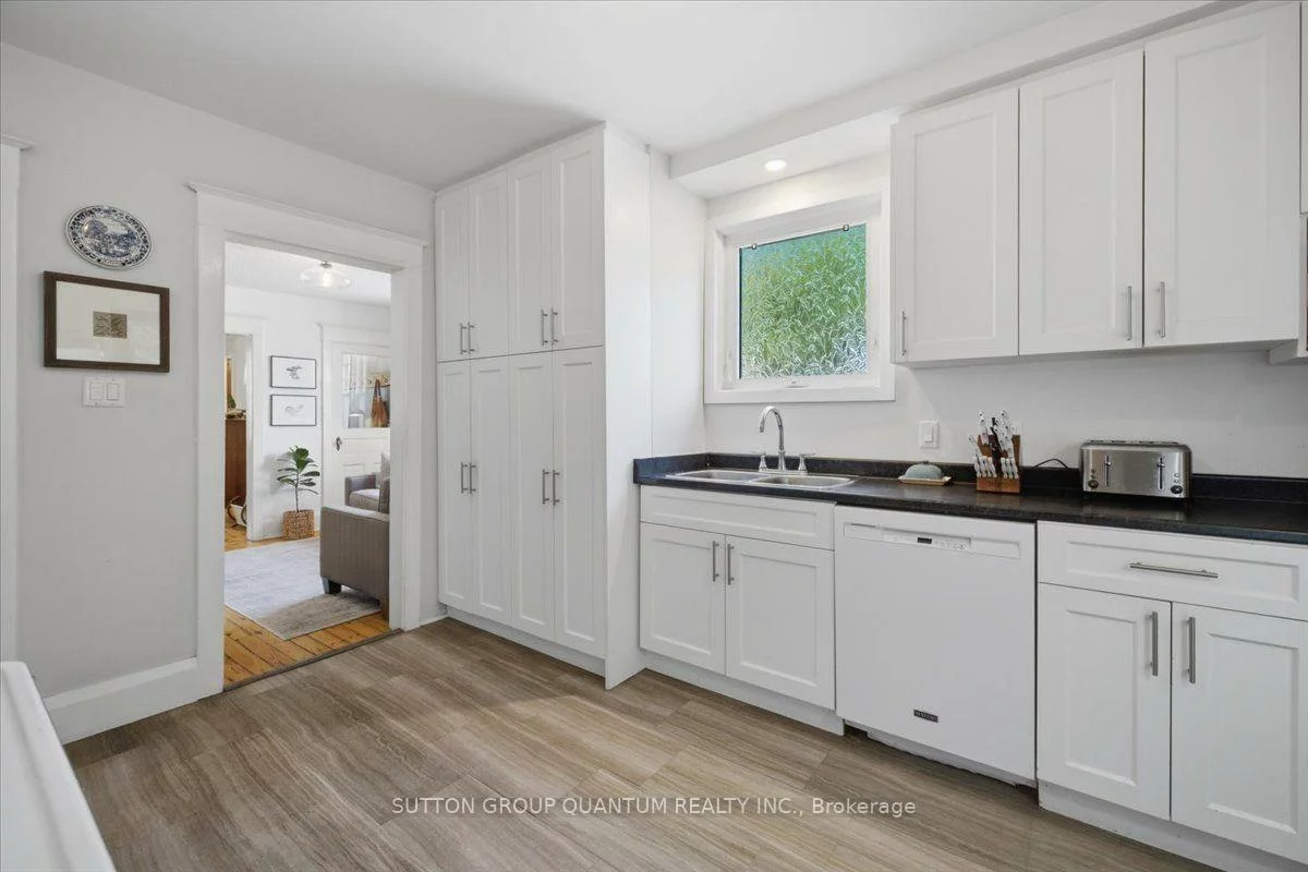 137, Chisholm, 1002 - CO Central, Oakville