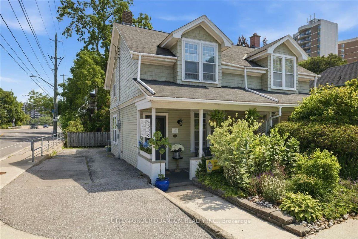 137, Chisholm, 1002 - CO Central, Oakville