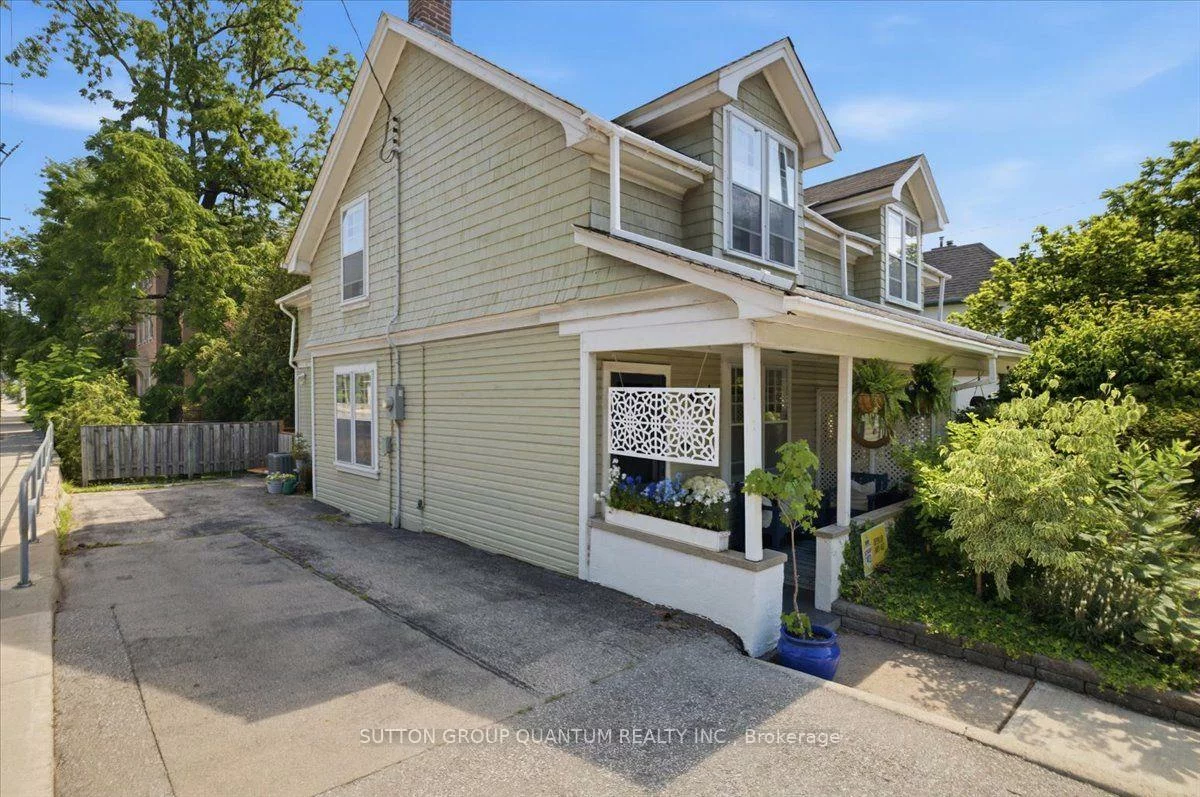 137, Chisholm, 1002 - CO Central, Oakville