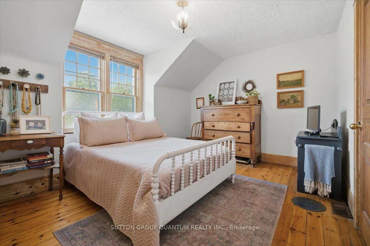 137, Chisholm, 1002 - CO Central, Oakville