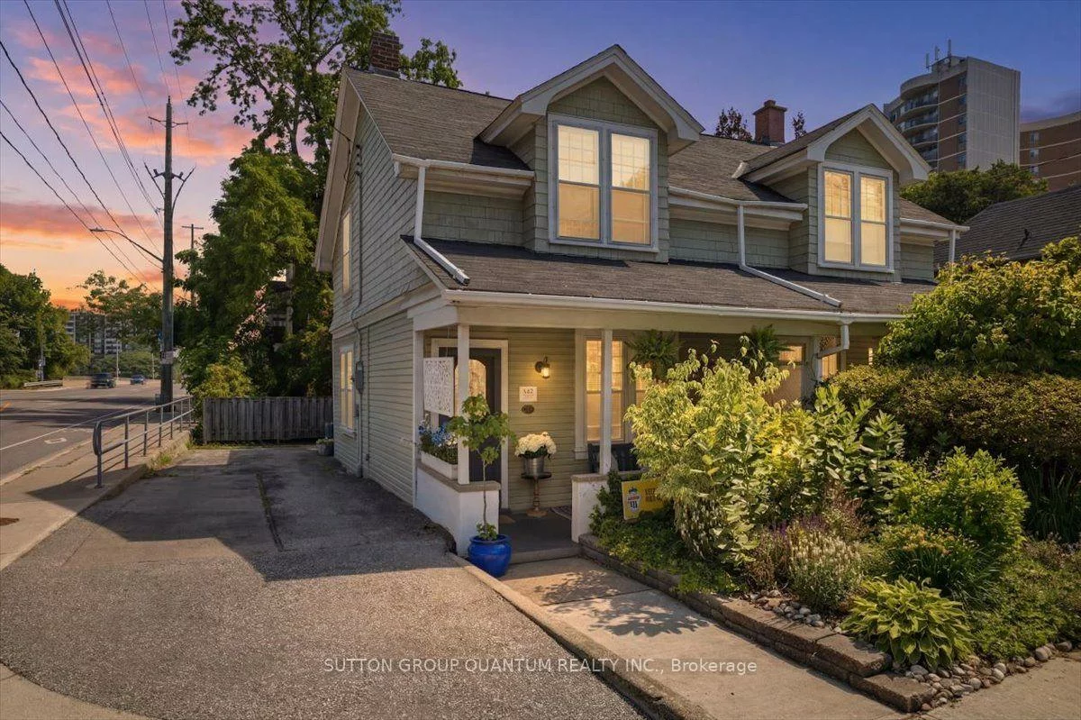 137, Chisholm, 1002 - CO Central, Oakville