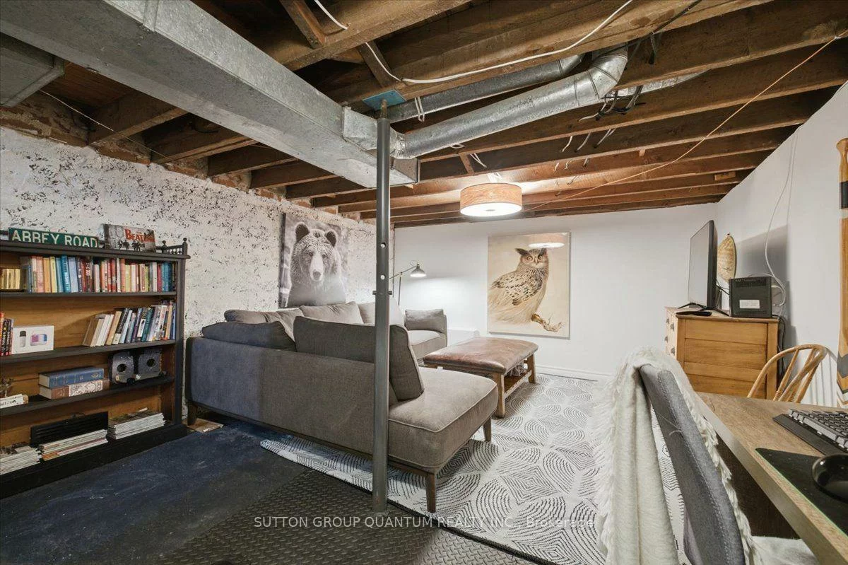 137, Chisholm, 1002 - CO Central, Oakville