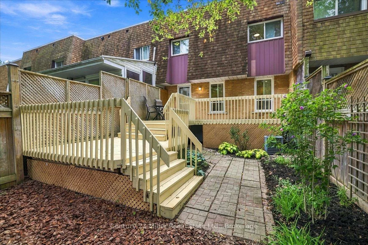 37, Tulip, 1001 - BR Bronte, Oakville
