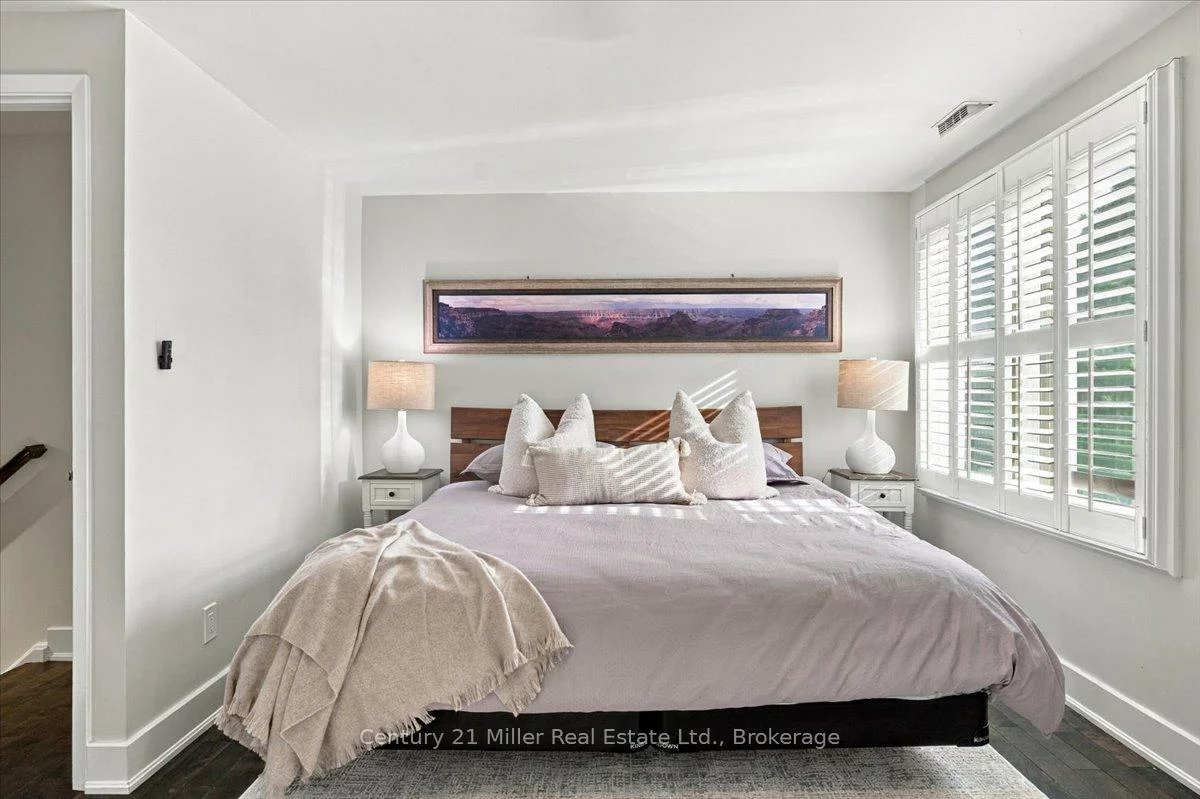 37, Tulip, 1001 - BR Bronte, Oakville