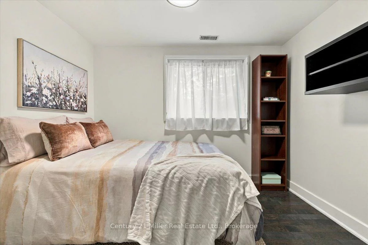 37, Tulip, 1001 - BR Bronte, Oakville