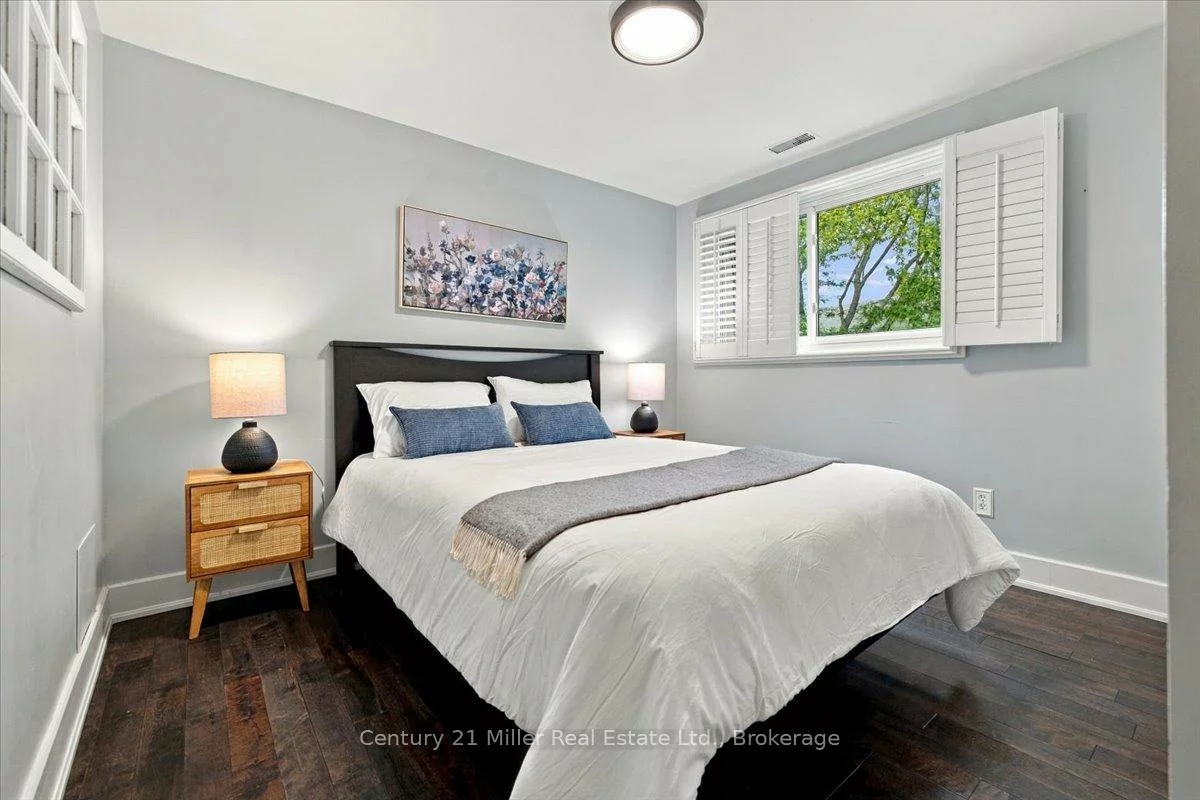 37, Tulip, 1001 - BR Bronte, Oakville