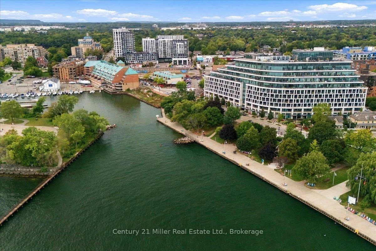 37, Tulip, 1001 - BR Bronte, Oakville