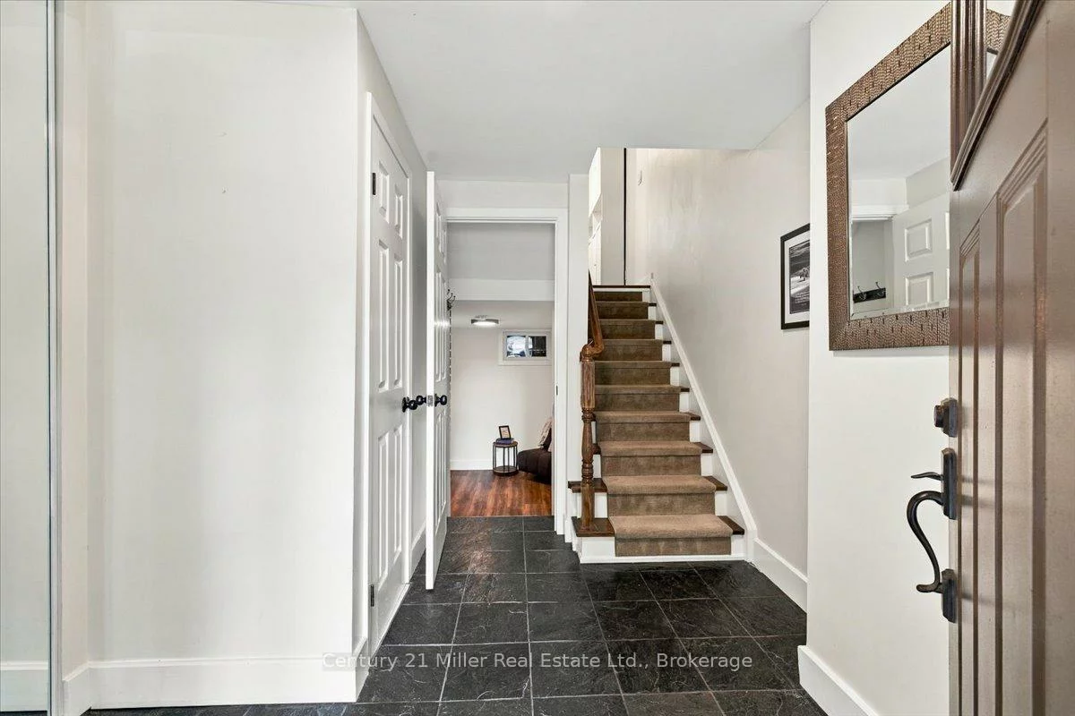 37, Tulip, 1001 - BR Bronte, Oakville