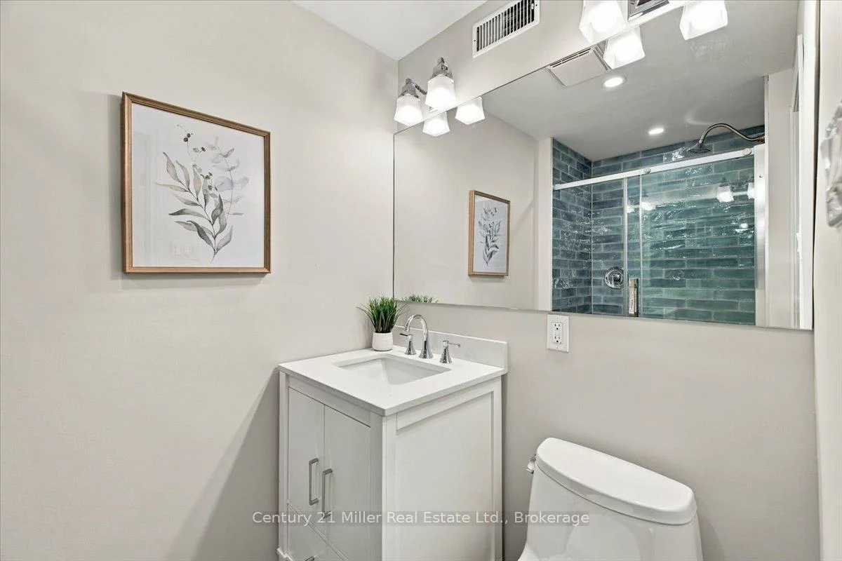 37, Tulip, 1001 - BR Bronte, Oakville