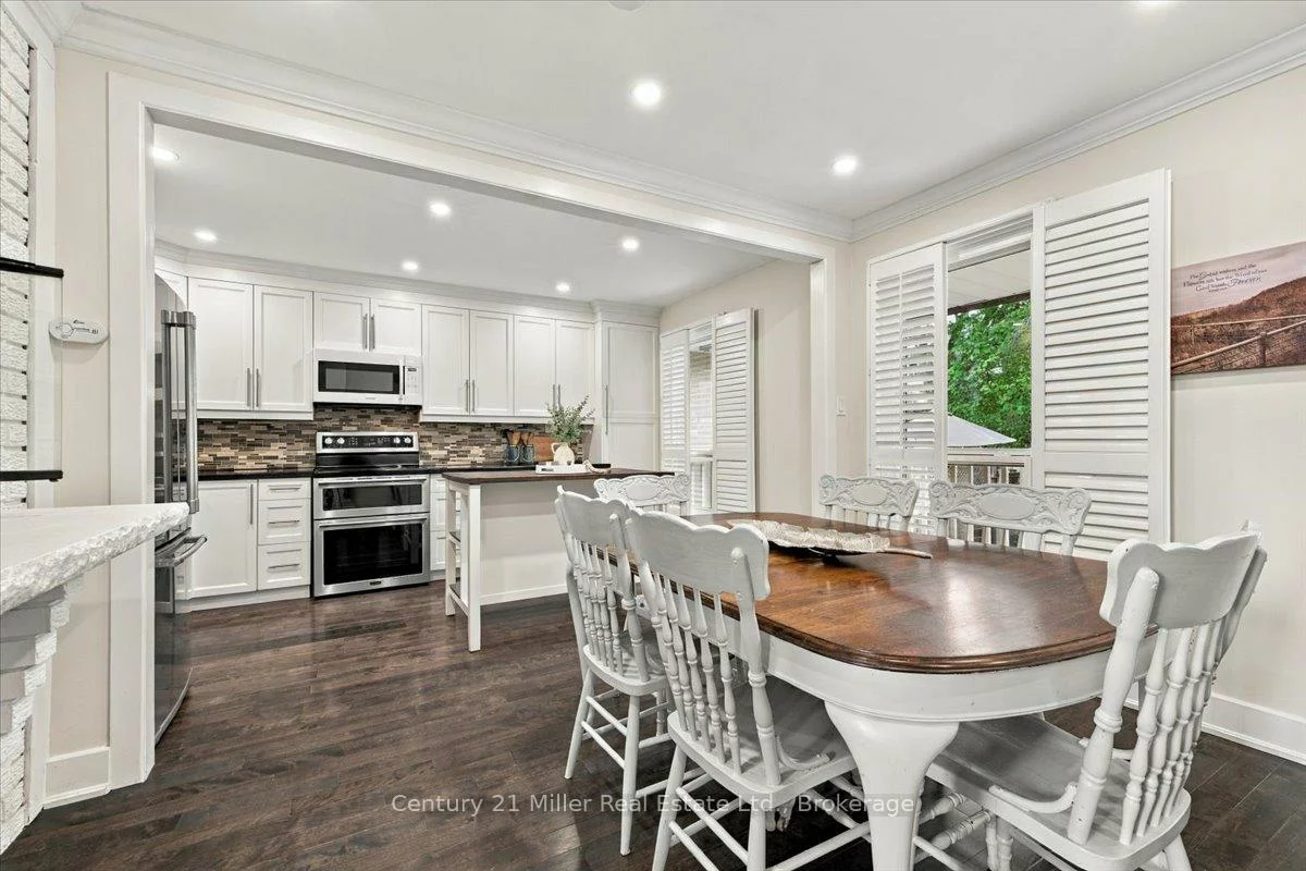 37, Tulip, 1001 - BR Bronte, Oakville