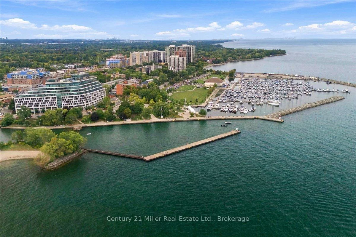 37, Tulip, 1001 - BR Bronte, Oakville
