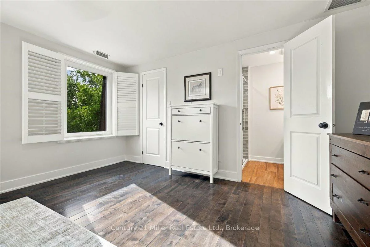 37, Tulip, 1001 - BR Bronte, Oakville