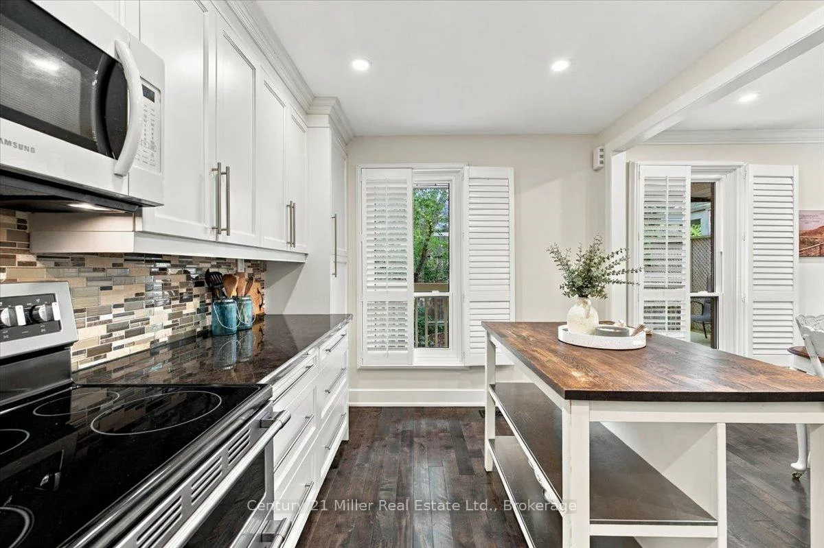 37, Tulip, 1001 - BR Bronte, Oakville