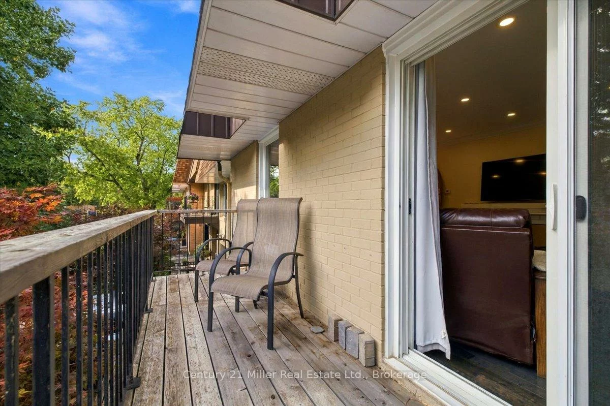 37, Tulip, 1001 - BR Bronte, Oakville