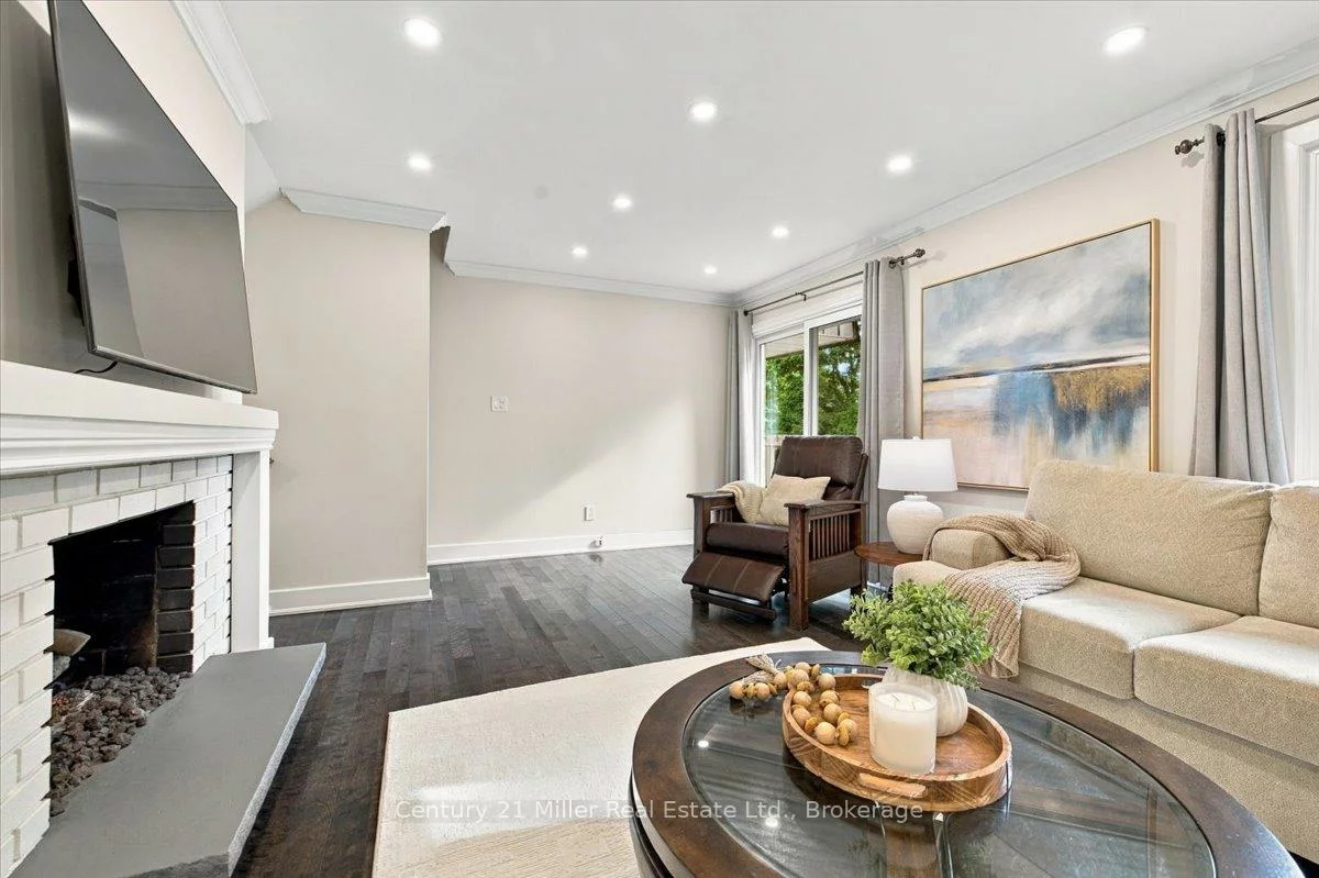 37, Tulip, 1001 - BR Bronte, Oakville
