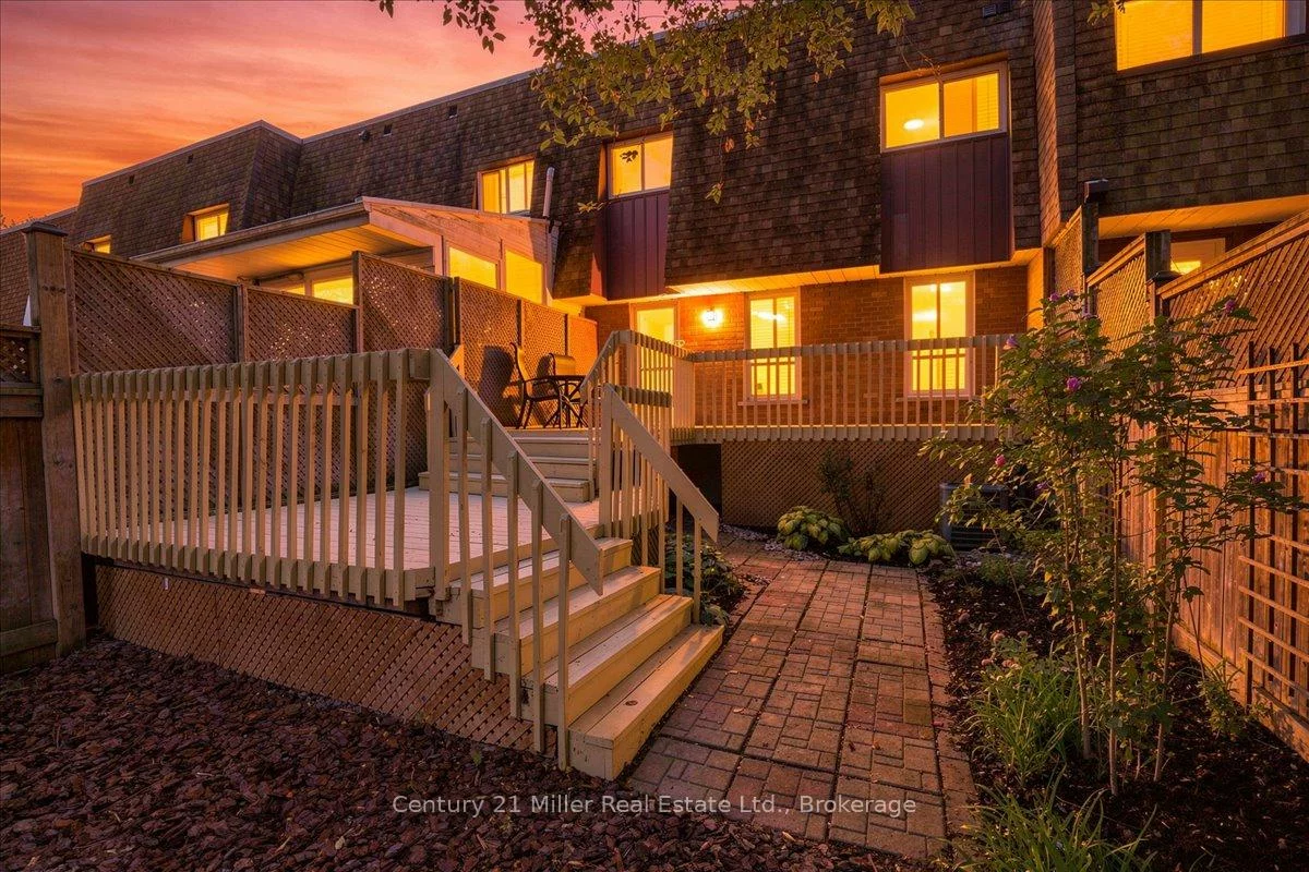 37, Tulip, 1001 - BR Bronte, Oakville