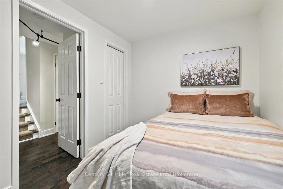 37, Tulip, 1001 - BR Bronte, Oakville