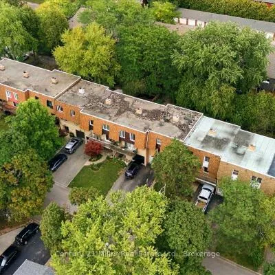 37, Tulip, 1001 - BR Bronte, Oakville