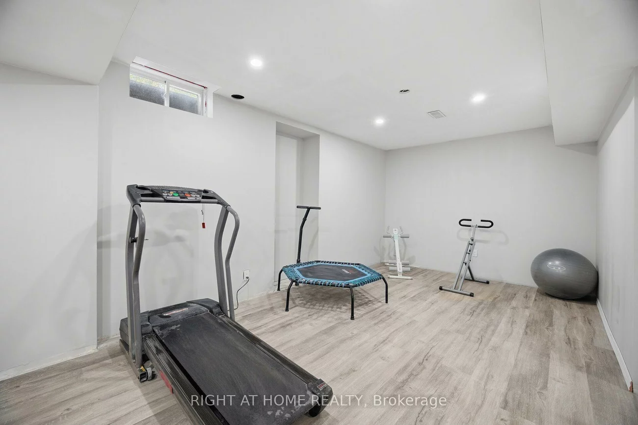 2249, Crestmont, 1019 - WM Westmount, Oakville