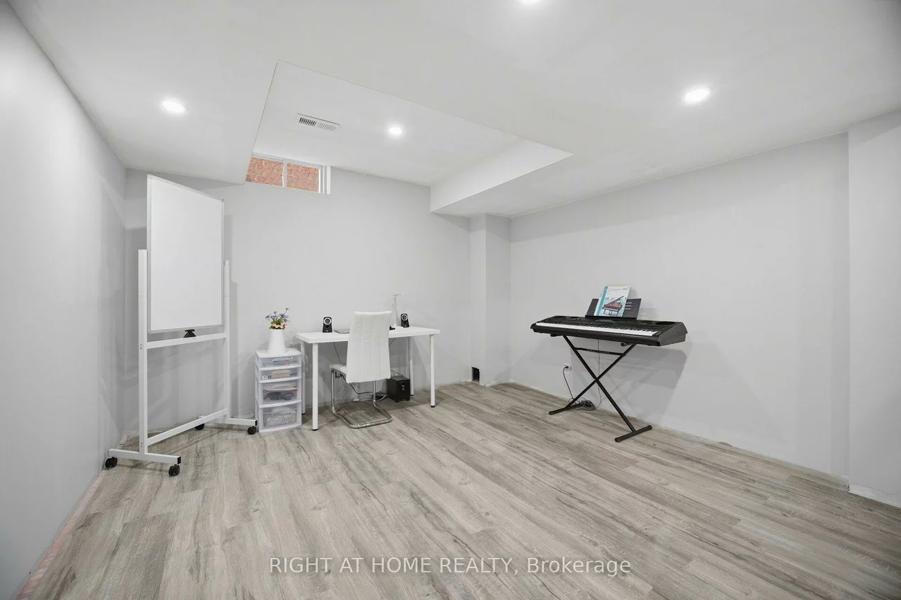 2249, Crestmont, 1019 - WM Westmount, Oakville