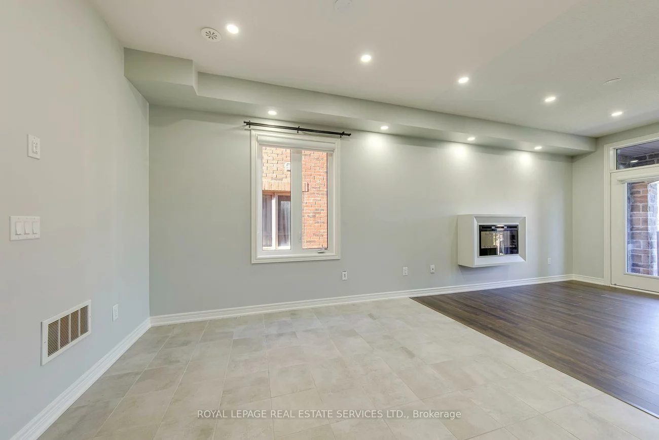 486, Silver Maple, 1010 - JM Joshua Meadows, Oakville