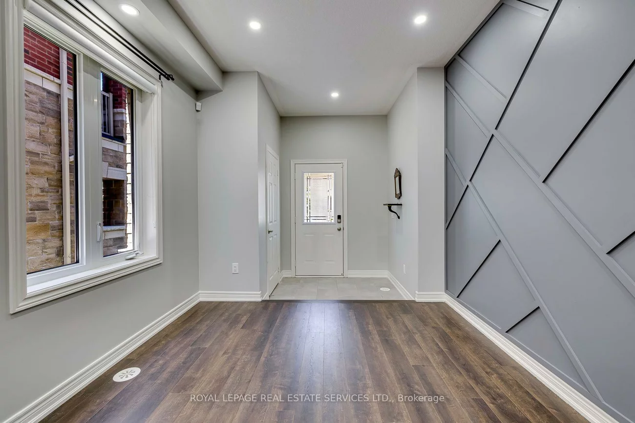 486, Silver Maple, 1010 - JM Joshua Meadows, Oakville