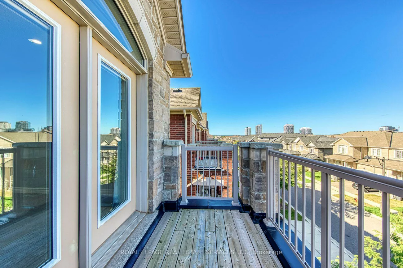 486, Silver Maple, 1010 - JM Joshua Meadows, Oakville