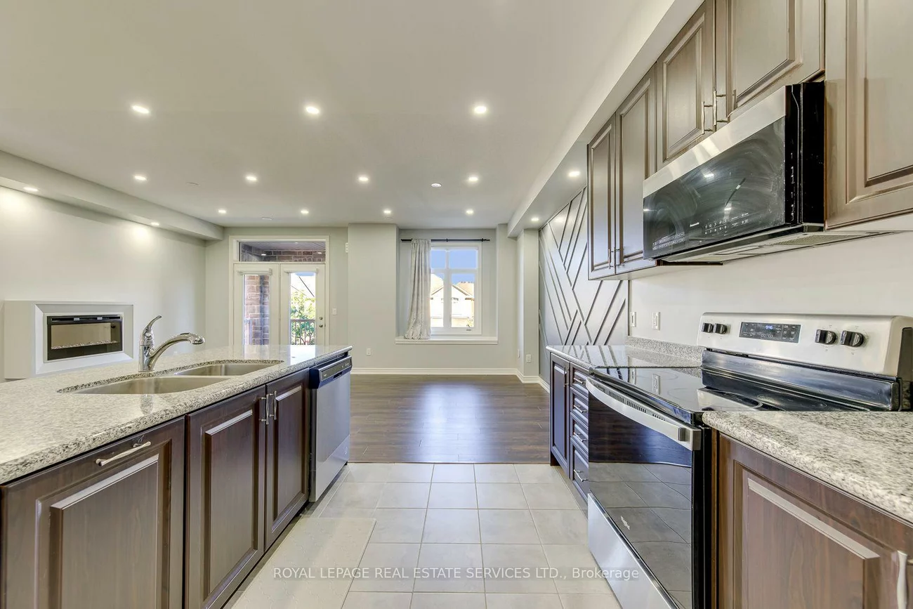 486, Silver Maple, 1010 - JM Joshua Meadows, Oakville