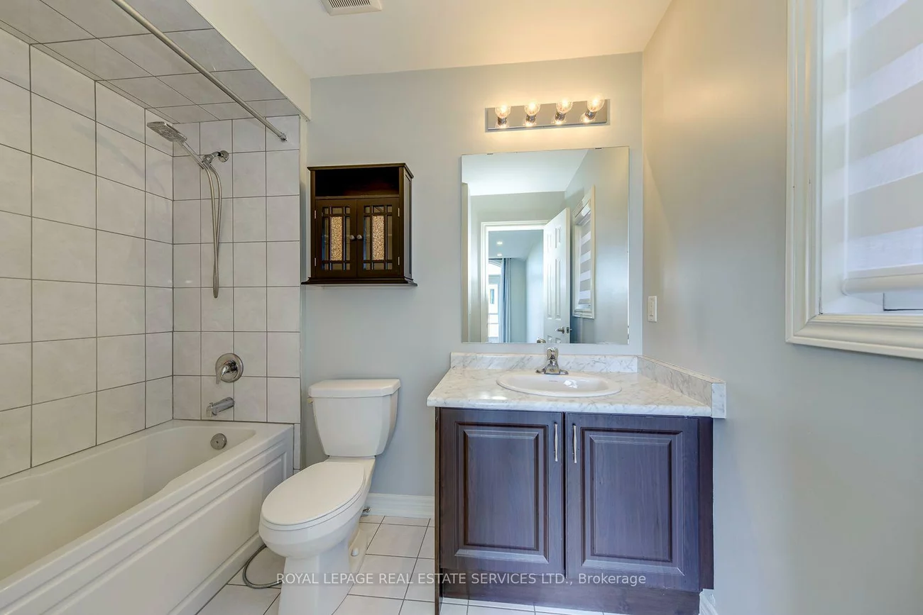 486, Silver Maple, 1010 - JM Joshua Meadows, Oakville