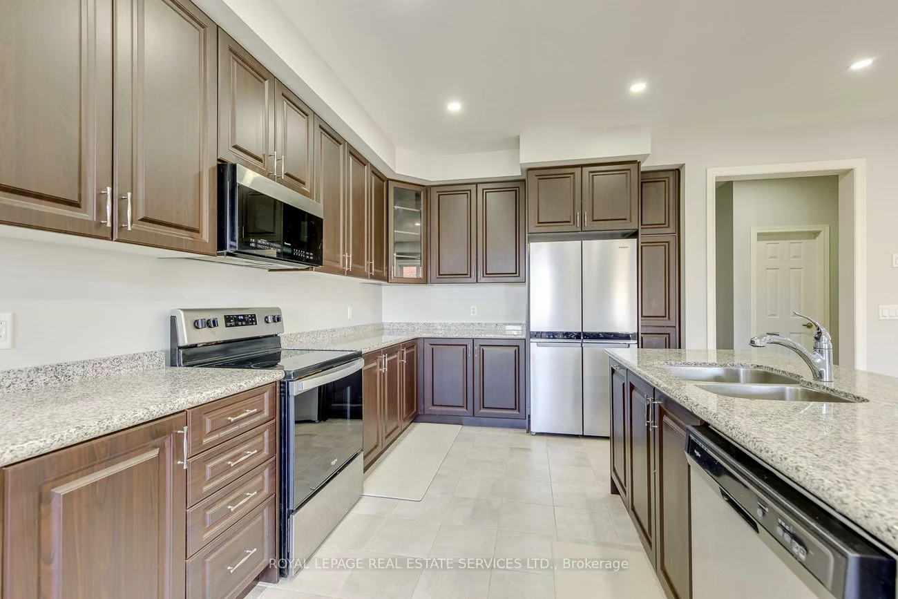 486, Silver Maple, 1010 - JM Joshua Meadows, Oakville