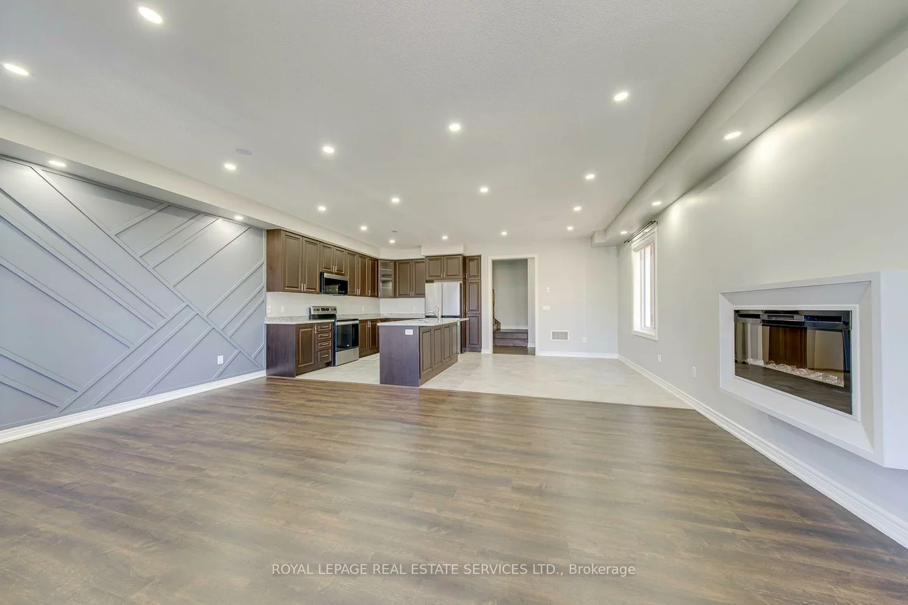 486, Silver Maple, 1010 - JM Joshua Meadows, Oakville