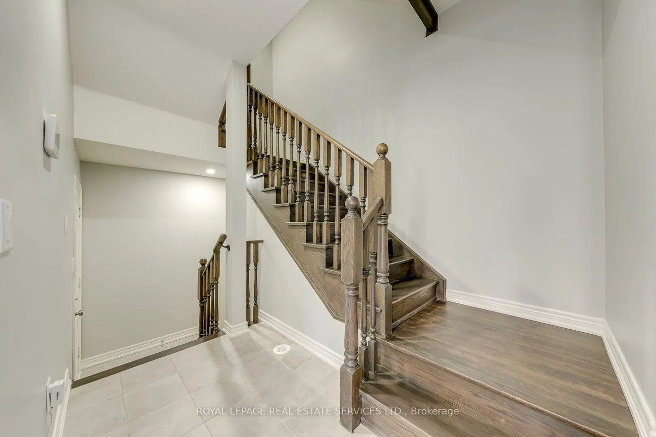 486, Silver Maple, 1010 - JM Joshua Meadows, Oakville