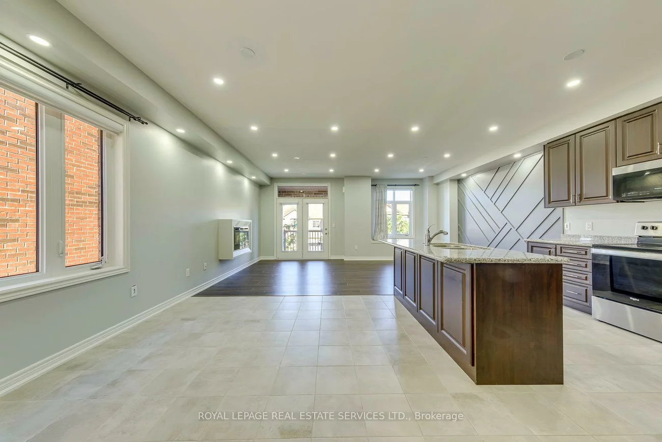 486, Silver Maple, 1010 - JM Joshua Meadows, Oakville