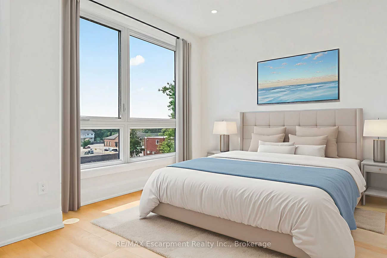 138, East, 1001 - BR Bronte, Oakville