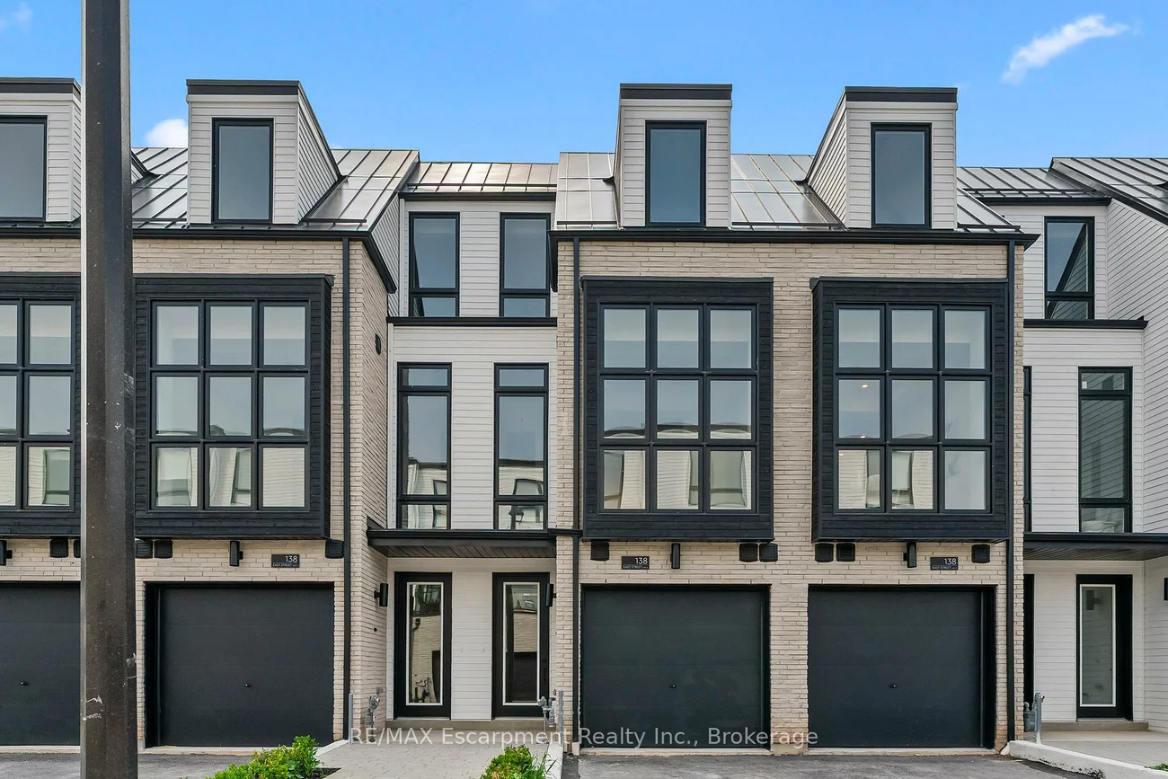138, East, 1001 - BR Bronte, Oakville