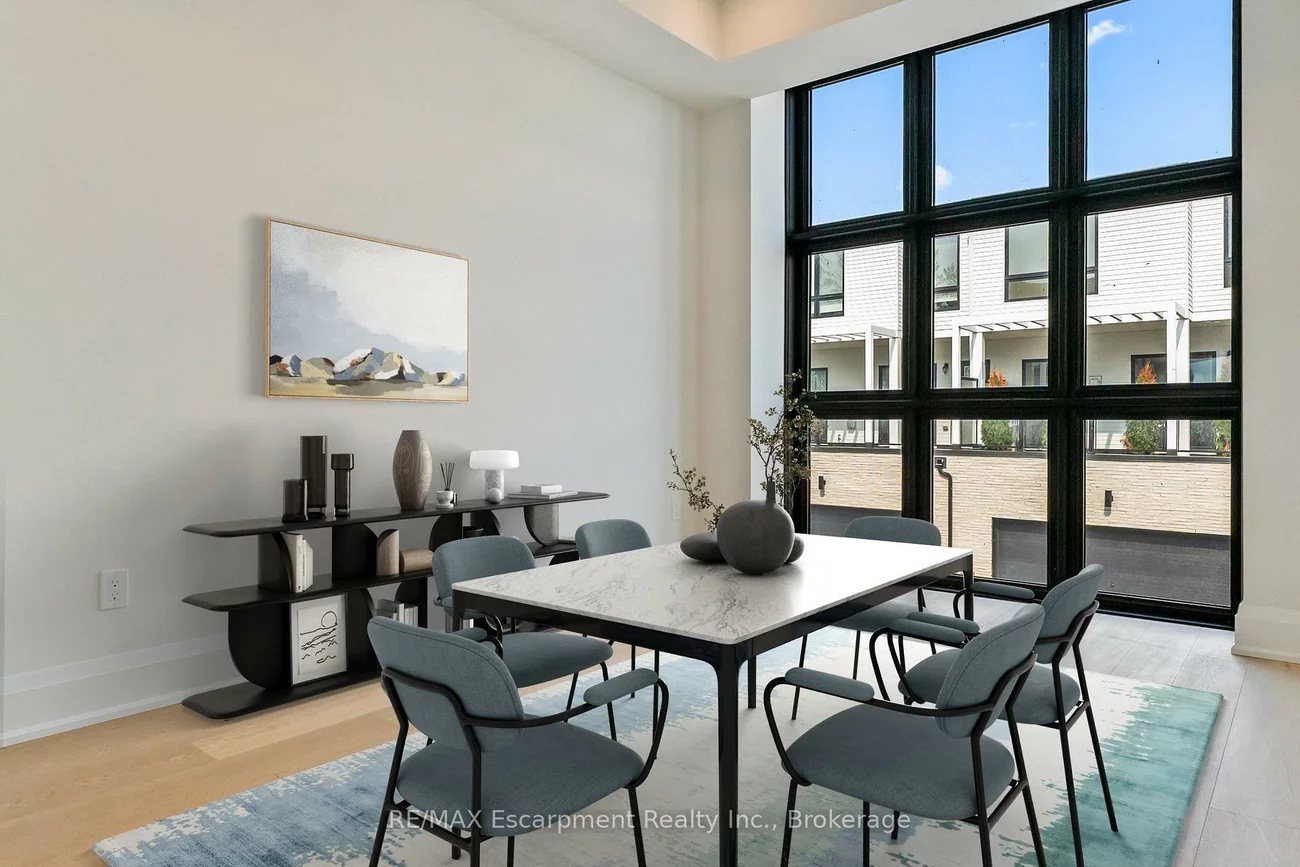 138, East, 1001 - BR Bronte, Oakville