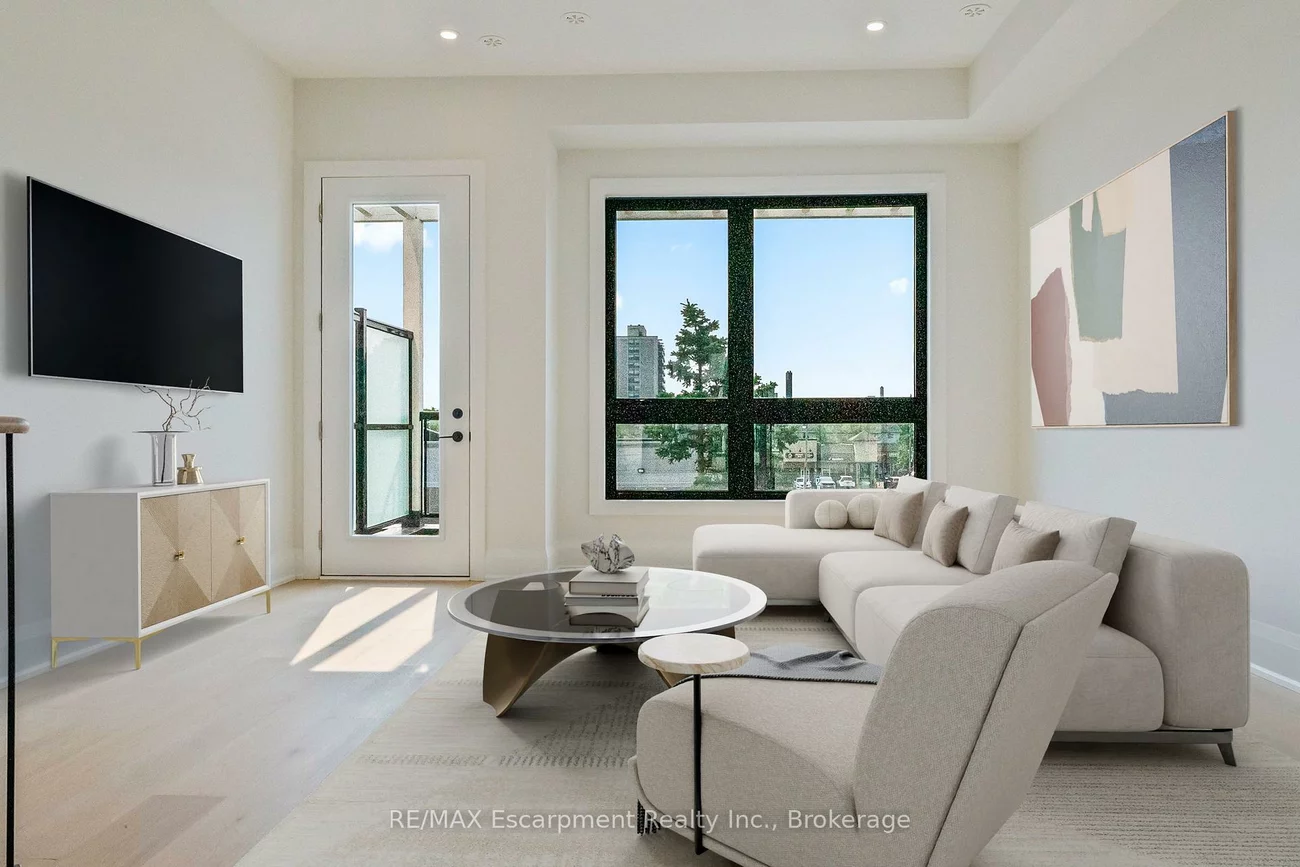 138, East, 1001 - BR Bronte, Oakville
