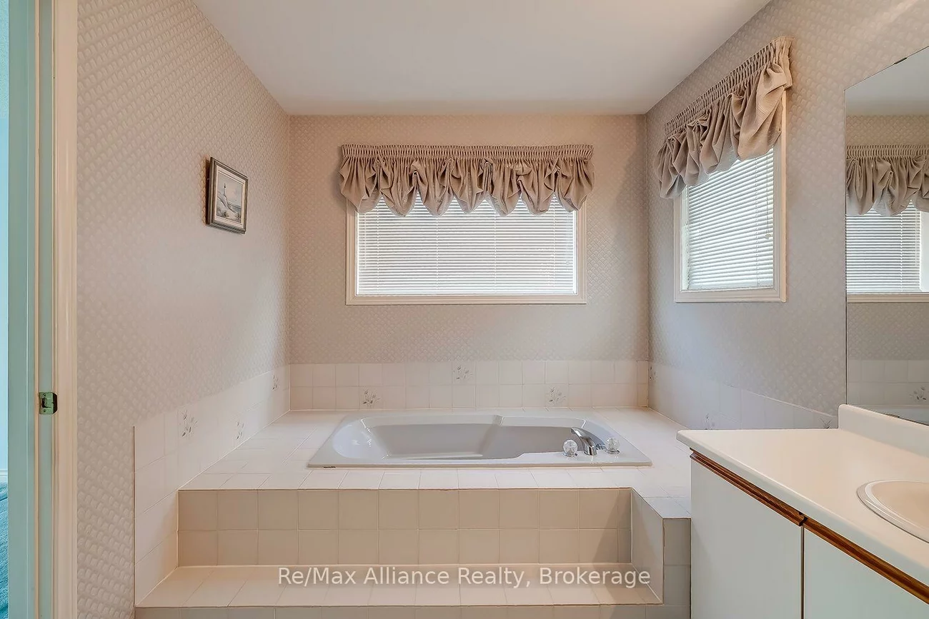 2151, Pineview, 1018 - WC Wedgewood Creek, Oakville