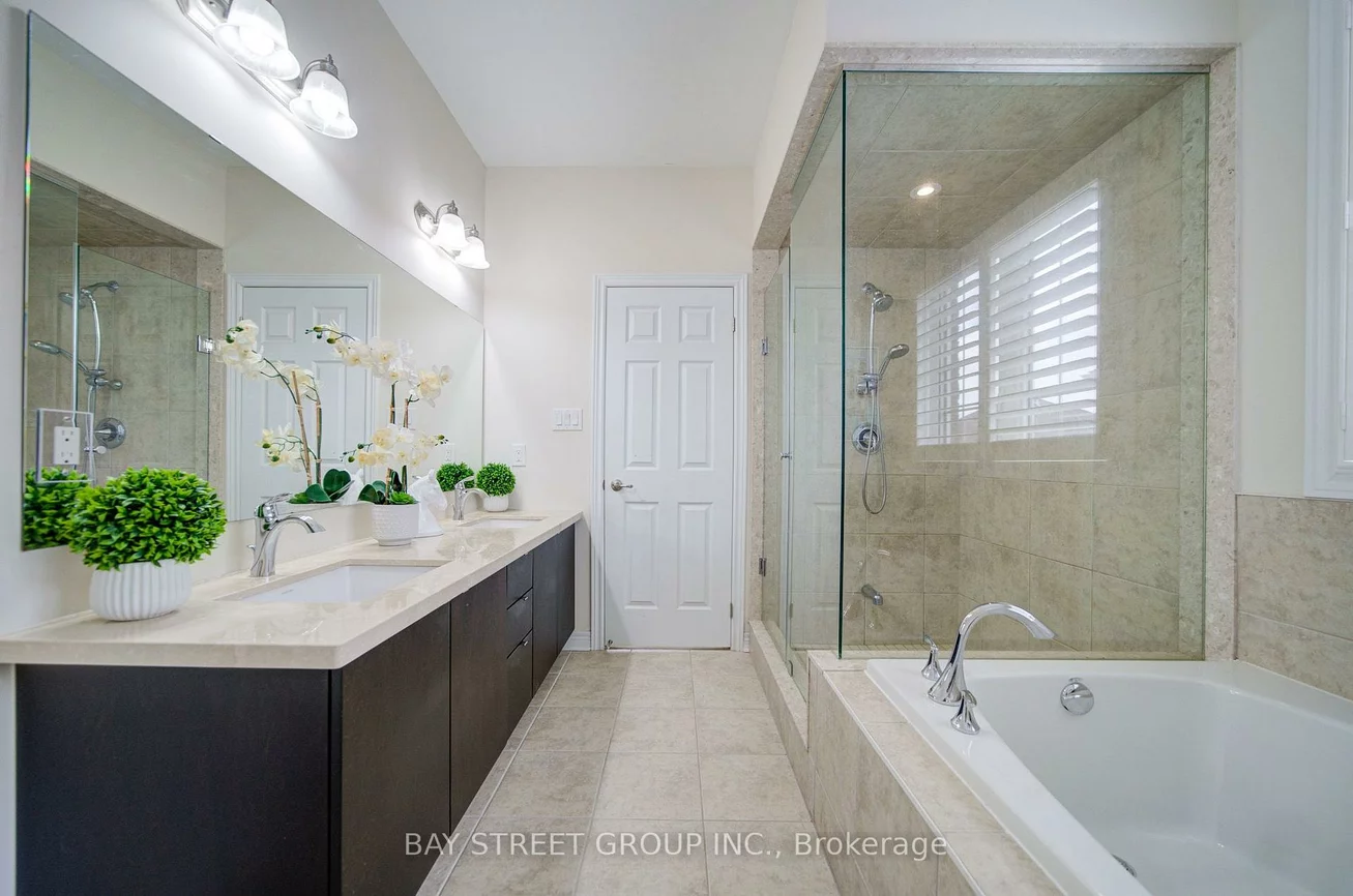 382, Begonia, 1008 - GO Glenorchy, Oakville