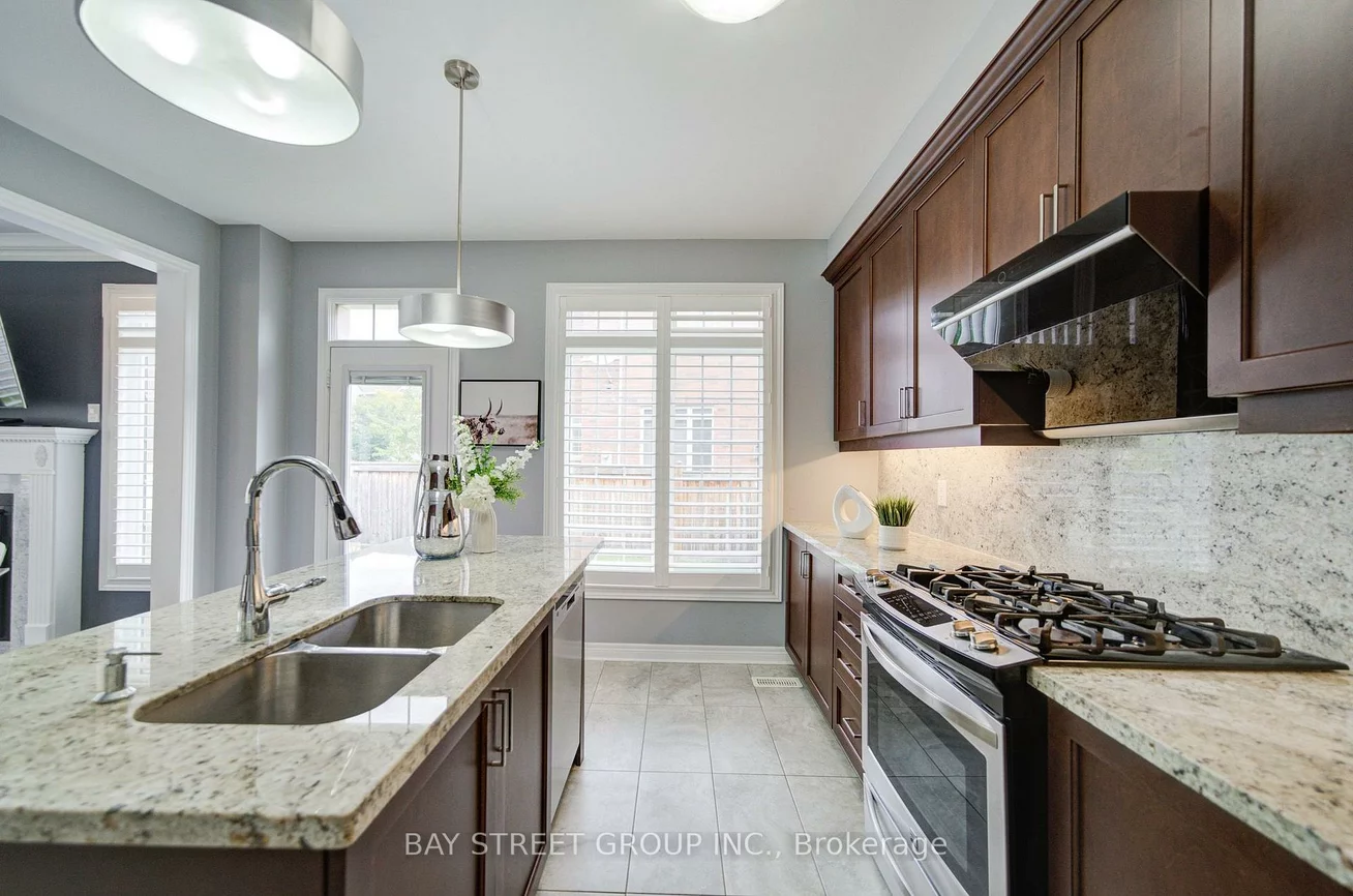 382, Begonia, 1008 - GO Glenorchy, Oakville