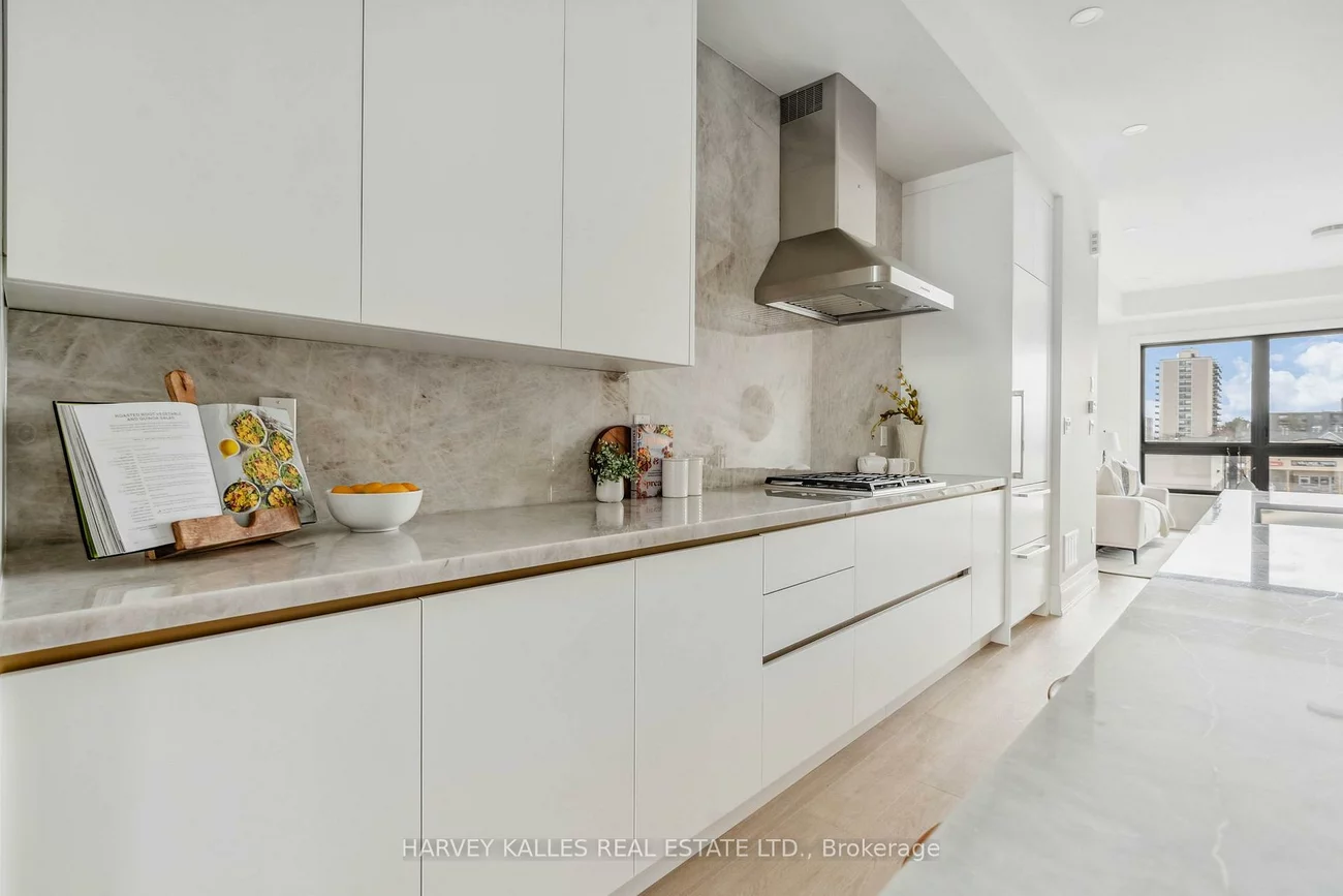 138, East, 1001 - BR Bronte, Oakville