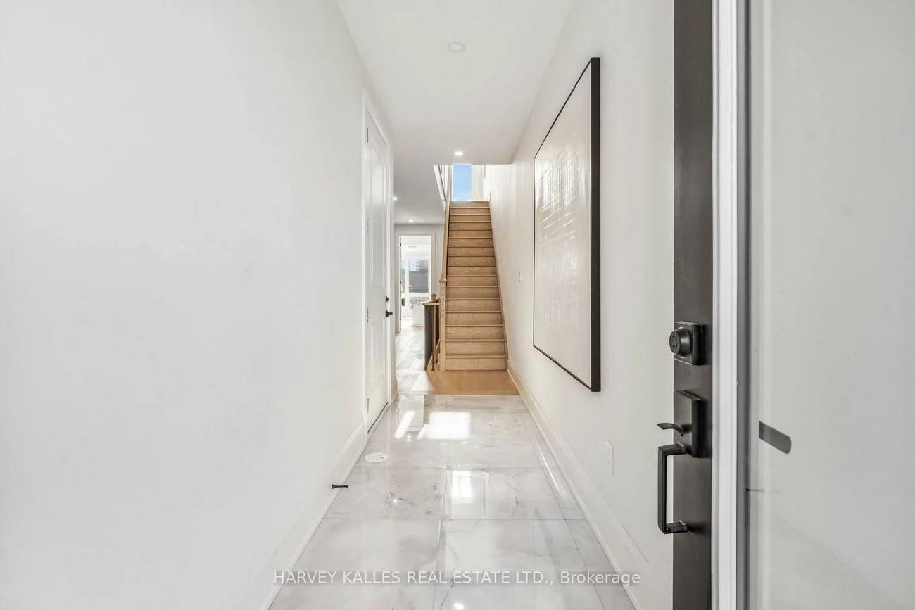 138, East, 1001 - BR Bronte, Oakville