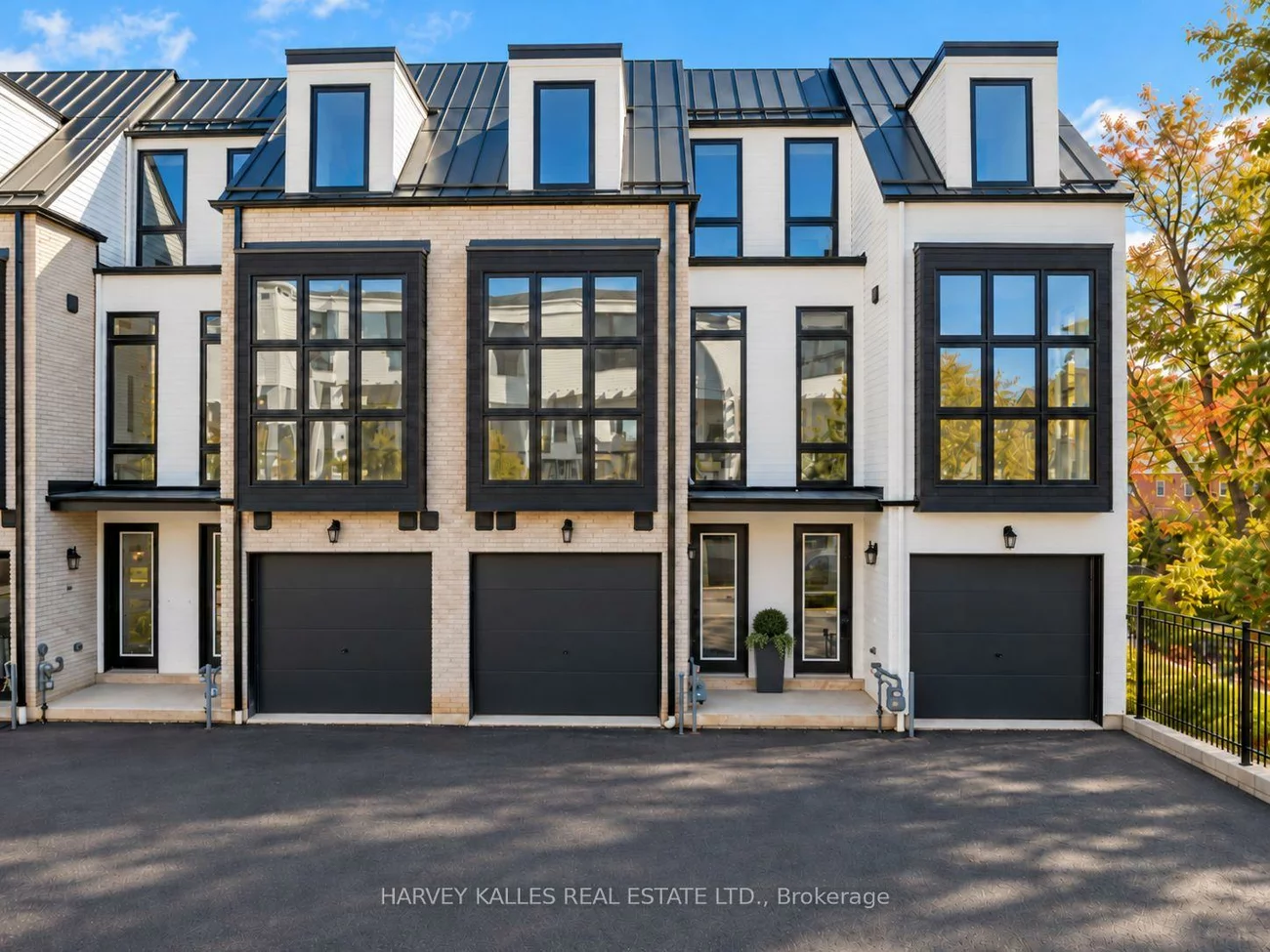 138, East, 1001 - BR Bronte, Oakville